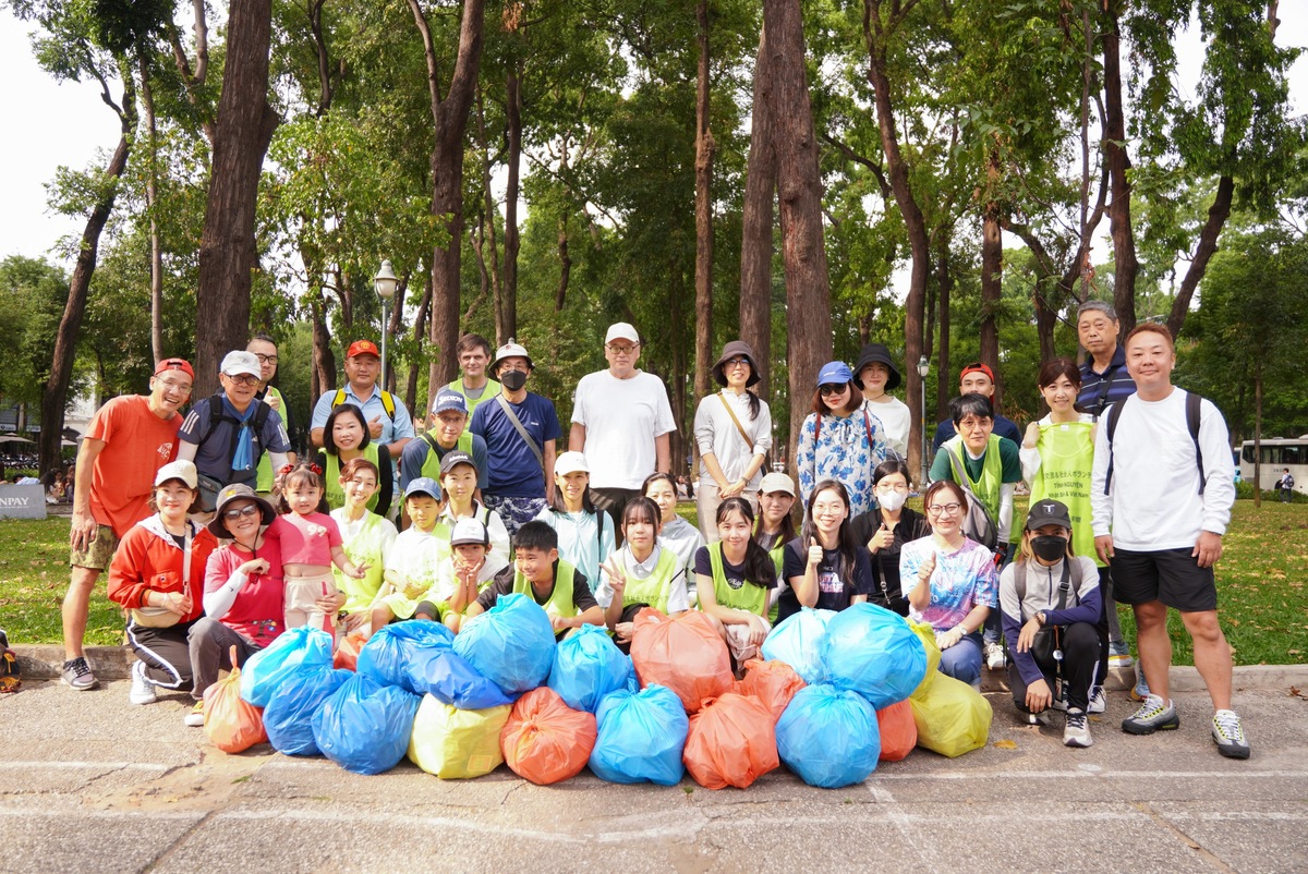 Japanese, Vietnamese volunteers clean Ho Chi Minh City downtown every weekend