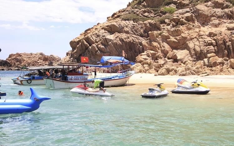 Vietnam's Quy Nhon suspends unlicensed jet ski, speedboat operations after fatal accident