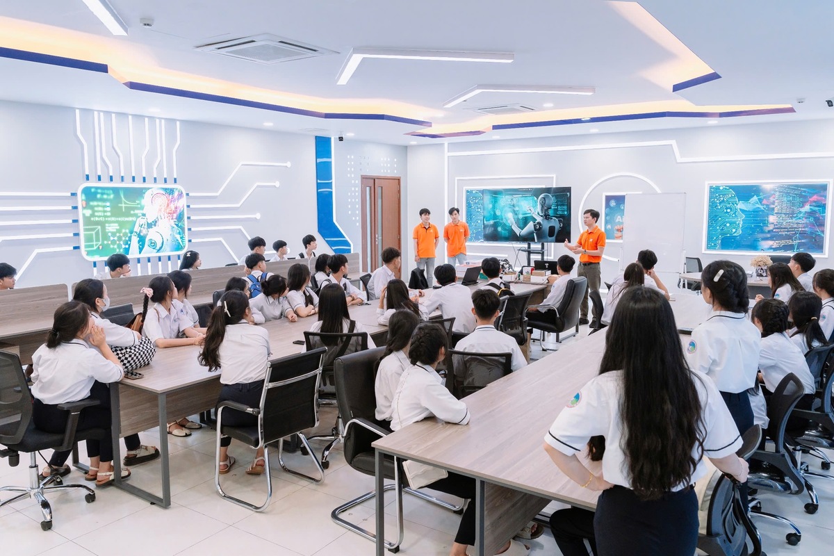Vietnam's Binh Dinh plans to train 7,500 high-tech workers in semiconductors, AI, cybersecurity