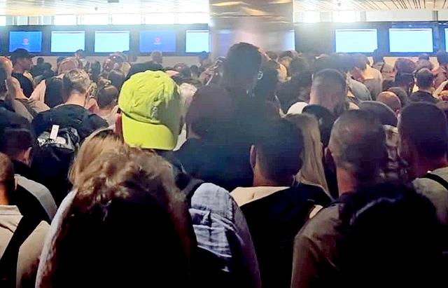 Vietnamese travelers stranded as flights delayed amid Middle East conflict