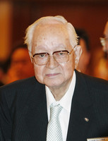 Yomiuri Shimbun Holdings head Tsuneo Watanabe dies on Thursday at the age of 98.