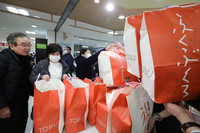 Shoppers buy lucky bags at the New Year's first sales at Tobu Department Store's flagship Ikebukuro store in Tokyo on Thursday.