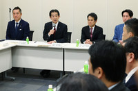 Ichiro Aisawa, chairman of the LDP's Research Commission on the Election System, speaks at a cross-party meeting on election issues in the Diet on Friday.