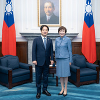 Akie Abe (right), wife of the late former Japanese Prime Minister Shinzo Abe, meets with Taiwanese President Lai Ching-te at the presidential office in Taipei on Friday. (Courtesy of the Taiwanese presidential office)