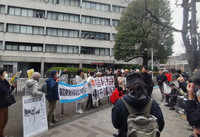 People protest in front of the Supreme Court in Tokyo over the acquittal ruling for former TEPCO executives on Tuesday.