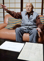 Tetsuo Sato, 105, a former soldier of the now-defunct Imperial Japanese Army, talks about his experiences at the battle of Imphal during World War II in an interview in Niigata Prefecture on March 30.
