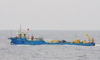 A Chinese marine research ship extending something like a pipe into the sea in the Japanese exclusive economic zone off the Senkaku Islands in Okinawa Prefecture on Sunday (Courtesy of the Japan Coast Guard's 11th regional headquarters)