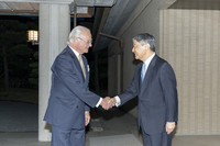 Emperor Naruhito (right) welcomes King Carl XVI Gustaf of Sweden at his residence in the Imperial Palace in Tokyo on Thursday. (Courtesy of the Imperial Household Agency)