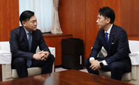 Rakuten Group CEO Hiroshi Mikitani (left) meets with Japanese agriculture minister Shinjiro Koizumi in Tokyo on Friday.