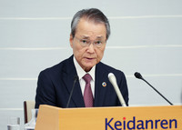Incoming Keidanren Chairman Yoshinobu Tsutsui answers questions in an interview on May 22.