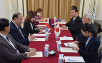 Japanese Defense Minister Gen Nakatani (second from right) and Philippine Secretary of National Defense Gilberto Teodoro (second from left) at a meeting in Singapore on Sunday