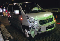 A minivehicle causing a head-on collision after traveling the wrong way in the Enasan Tunnel on the Chuo Expressway in Gifu Prefecture on Wednesday (Courtesy of the Gifu Prefectural Police Headquarters)