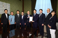 Lawmakers from the Constitutional Democratic Party of Japan, Nippon Ishin no Kai (Japan Innovation Party) and the Democratic Party for the People submit a motion to dismiss the chairman of the House of Representatives' Financial Affairs Committee on Tuesday.