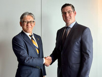 DNP Senior Corporate Officer Yoshiki Numano (left) shakes hands with Rubicon CEO Lyle Laxton in Amsterdam on Tuesday.