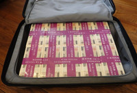 100 million yen in cash found in a suitcase during a raid by the Tokyo Regional Taxation Bureau (Courtesy of the National Tax Agency)