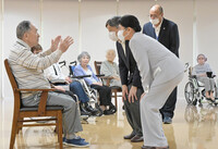 Japan's Emperor Naruhito and Empress Masako (front right) speak with residents of the Yano Orizuru-en nursing home for atomic bomb survivors in Hiroshima on Friday.