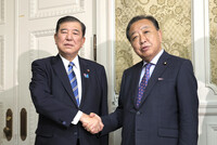 Prime Minister Shigeru Ishiba, who heads the LDP, (left) and CDP leader Yoshihiko Noda shake hands on Friday.