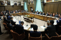 The House of Councillors Committee on Financial Affairs begins substantive discussions on the bill to abolish the provisional gasoline tax rate on Saturday.