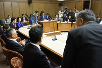 The House of Councillors Committee on Financial Affairs ends Saturday's meeting without a vote on the bill to abolish the provisional gasoline tax rate.