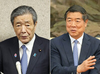 Hiroshi Moriyama, secretary-general of Japan's ruling Liberal Democratic Party (left), and Chinese Vice Premier He Lifeng
