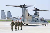 One of the Japanese Ground Self-Defense Force's 17 Osprey transport aircraft is relocated to a new camp in the southwestern city of Saga from Camp Kisarazu in the eastern prefecture of Chiba on Wednesday.