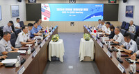 Gen. Yoshihide Yoshida, chief of staff at Japan's Joint Staff (second from right, front), and Adm. Kim Myung-soo, chairman of South Korea's Joint Chiefs of Staff (second from left, front), hold talks in Seoul on Thursday. (Courtesy of the South Korean military)