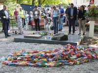 Participants in a memorial ceremony for atomic bomb victims lay flowers at the cenotaph in Potsdam, eastern Germany, on Friday.