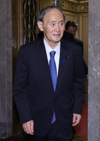 LDP Vice President Yoshihide Suga is at the Diet building to attend an executive meeting of the ruling party on Aug. 4.
